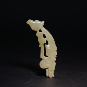 A Exquisite Archaic Jade Auspicious Beast Handheld Ornament