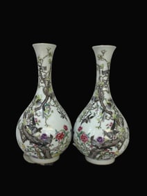 A pair of Exquisite Famille-Rose Flower and Bird Pattern Vase