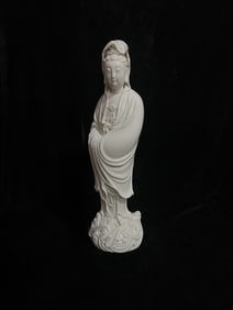 A Exquisite Blanc-De-Chine Statue of Avalokitesvara Ornament