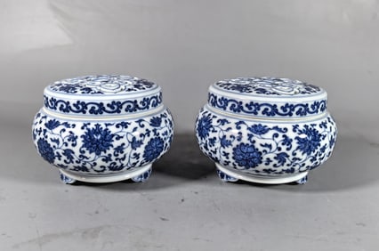 A pair of Exquisite Blue and White Lotus Pattern Censer
