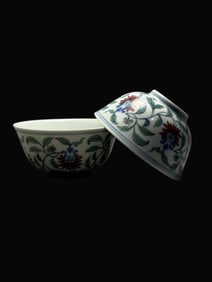 A pair of Exquisite Blue and White Famille-Rose Flower Pattern Bowl