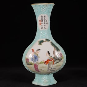 A Exquisite Famille-Rose Figures Pattern Vase