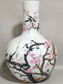Famille-Rose Flower and Bird Pattern Vase