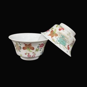 A Exquisite A pair of Famille-Rose Lotus and Butterfly Pattern Cups