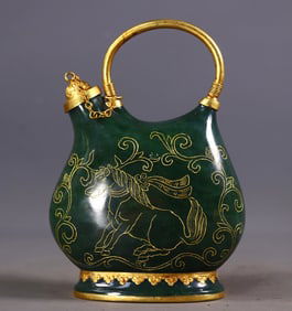 A Exquisite Hotan Jasper Gilt Horse Pattern Ewer