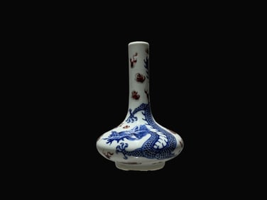 A Exquisite Blue and White Dragon Pattern Vase