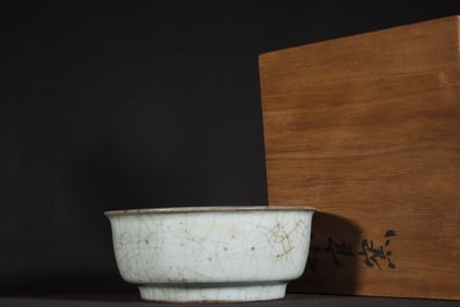 A Exquisite Guan yao Celadon Glzed ice Crackle Pattern Brush Washer