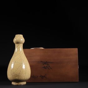 An Exquisite Ge yao Vase