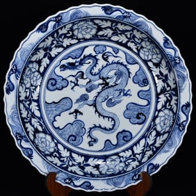 An Exquisite Blue and White Dragon Pattern Lotus Pattern Plate