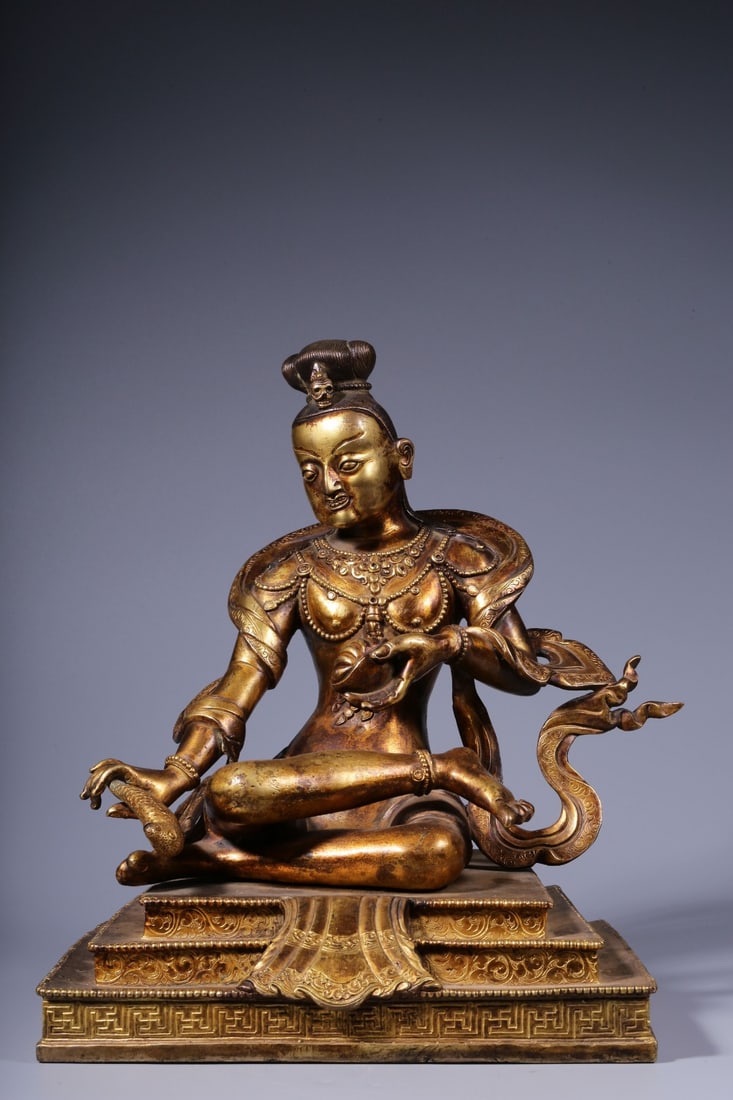 An Exquisite Gilt Bronze Buddha Statue (1 of 11)