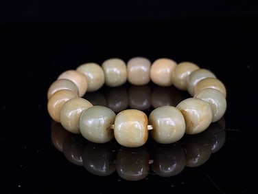 An Exquisite White Jade Bracelets