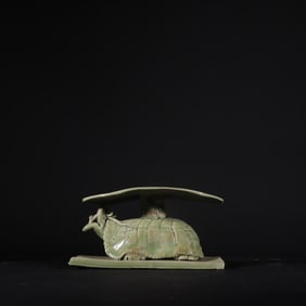 An Exquisite Yue yao Celadon Auspicious Beast Ornament