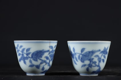 A Pair of Exquisite Blue and White Flower and Bird Pattern Cup
