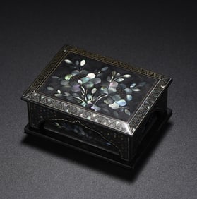 An Exquisite Black Lacquer Painted Gold Flower Pattern Box