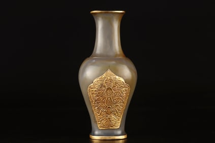 An Exquisite Agate Painted Gold Flower Pattern Vase