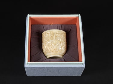 An Exquisite White Jade Dragon Pattern Cup