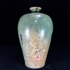 An Exquisite Longquan yao Flower Pattern Vase