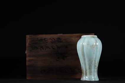 An Exquisite Longquan yao Celadon Glazed Vase
