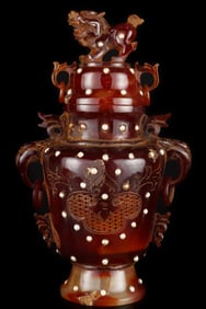 An Exquisite Agate Auspicious Beast Pattern Double-Ears Vase