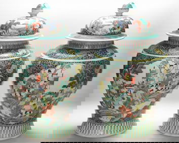 A Pair of Exquisite Wucai Character and Story Pattern Lotus Pattern Jar