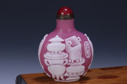 An Exquisite Glass Snuff Bottle