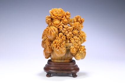 An Exquisite Shoushan Stone Flower Pattern Ornament