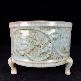 An Exquisite Ru yao Tripod Brush Washer