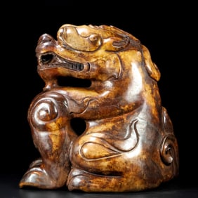 An Exquisite White Jade Dragon Ornament