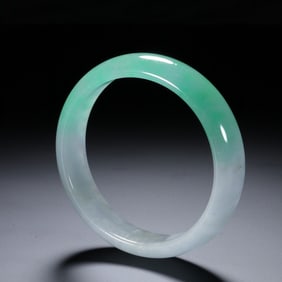 An Exquisite Jadeite Bracelets