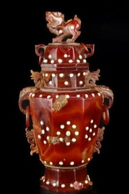 An Exquisite Agate Auspicious Beast Vase
