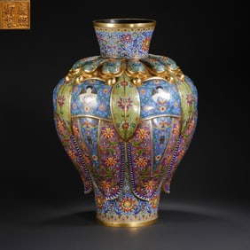 An Exquisite Cloisonne Lotus Pattern Crane Pattern Vase