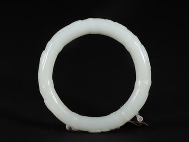 An Exquisite White Jade Bracelets