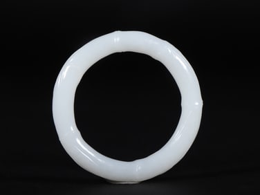 An Exquisite White Jade Bracelets