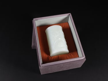 An Exquisite White Jade Flower and Bird Pattern Brush Pot