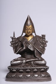 An Exquisite Gilt Bronze Statue of Tsongkhapa