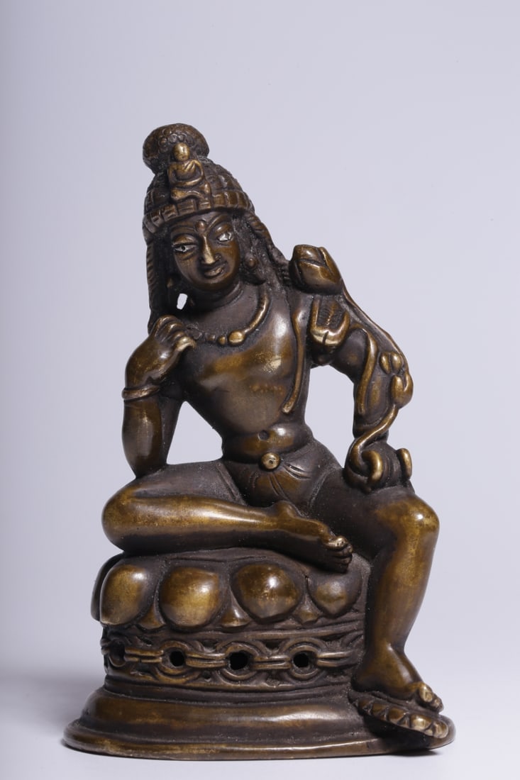 An Exquisite Alloy Copper Statue of Avalokitesvara (1 of 7)