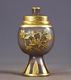 An Exquisite Agate Cover with Gold Flower Pattern Jar