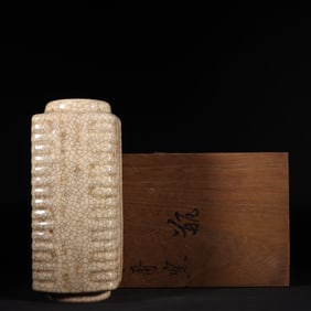 An Exquisite Ge yao Vase