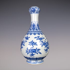 An Exquisite Blue and White Lotus Pattern Flower and Fruit Pattern Vase