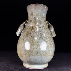 An Exquisite Guan yao Double-Ears Vase