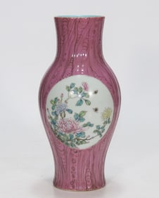 An Exquisite Enamel Flower Pattern Vase