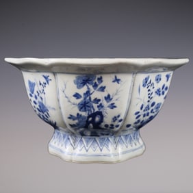 An Exquisite Blue and White Flower and Butterfly Pattern Bowl