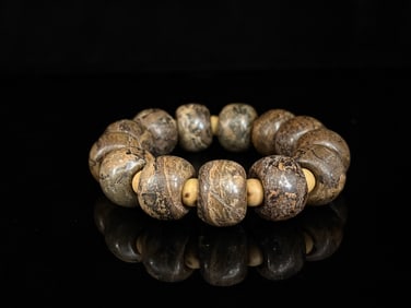 An Exquisite White Jade Bracelets