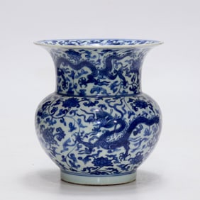 An Exquisite Blue and White Lotus Pattern Dragon Pattern Jar