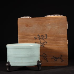 A Exquisite Sky Blue Glaze Ice Crackle Pattern Censer