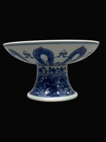 A Exquisite Blue and White Dragon Pattern Cup
