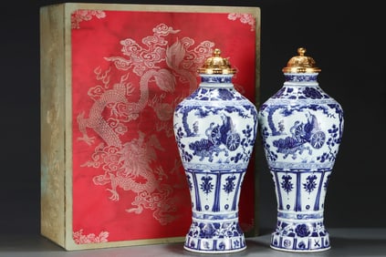 A pair of Exquisite Blue and White Painted Gold Character and Story Pattern Vase