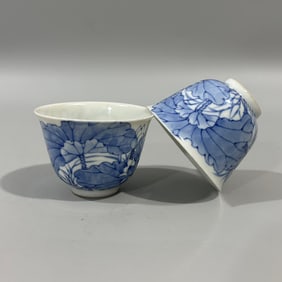 A pair of Exquisite Blue and White Lotus Pattern Cups