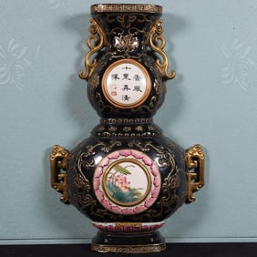 A Exquisite Famille-Rose Painted Gold Flower Pattern Gourd-Shaped Vase