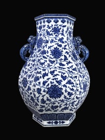 A Exquisite Blue and White Lotus Pattern Vase